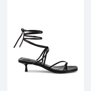 SOLDOUT Revolve LPA Carmella Heels in black - size 9